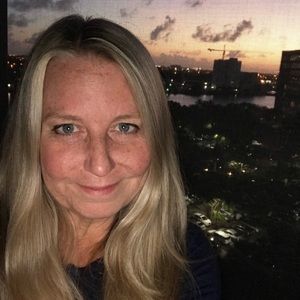 Meet your Posher, Elise